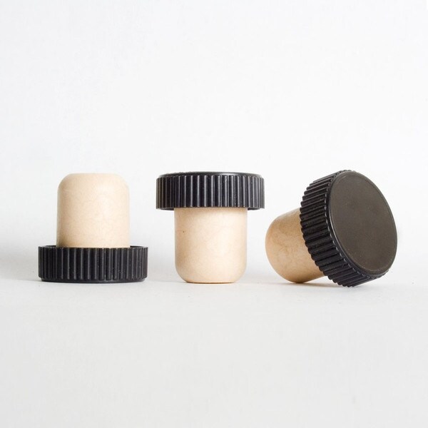 Synthetic cork stem, plastic topper